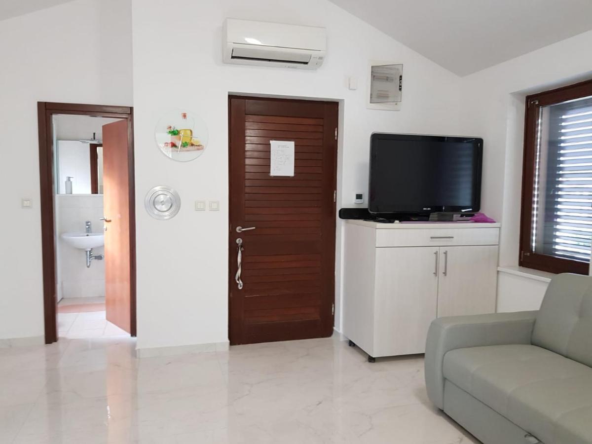 Relax Zone III Apartment Malinska Ngoại thất bức ảnh